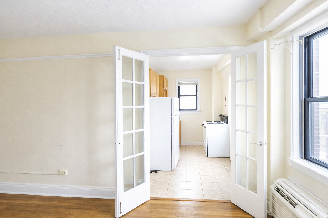 4720 CENTRE AVENUEAPT 4-E #4E - Photo 3 of 8