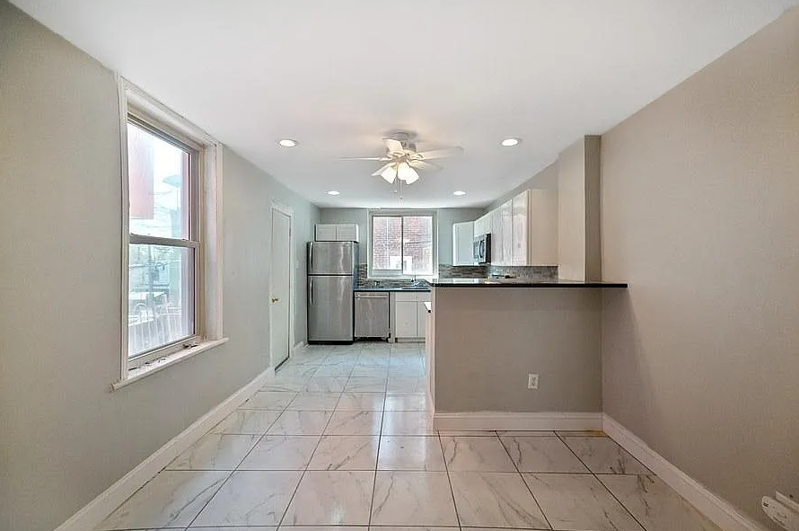 6424 Carlton St - Photo 4 of 16