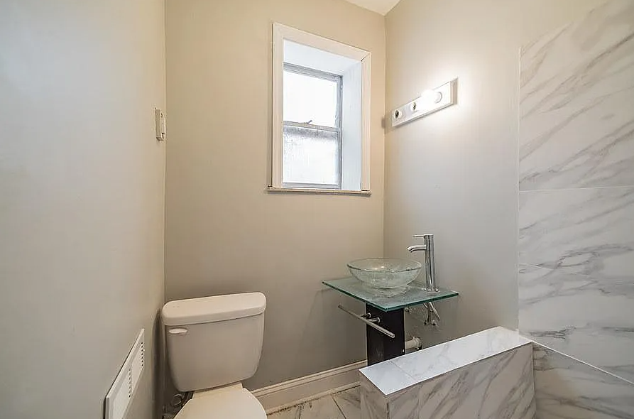 6424 Carlton St - Photo 6 of 16