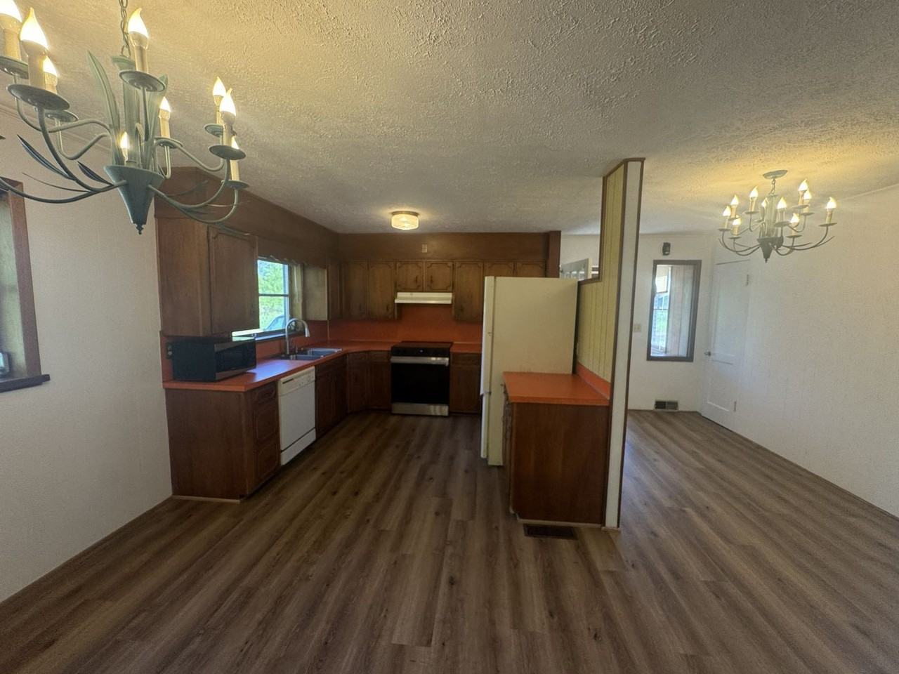 1203 Hibriten Dr Se - Photo 6 of 22