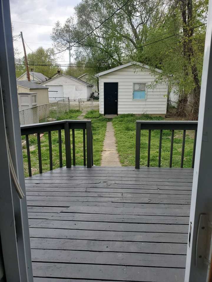 1514 E Illinois St - Photo 2 of 9