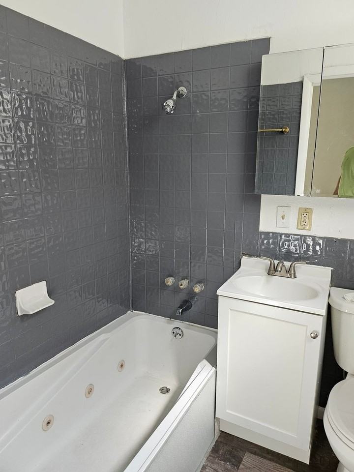 1514 E Illinois St - Photo 3 of 9