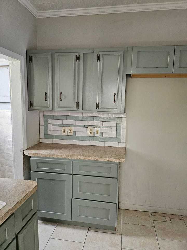 1514 E Illinois St - Photo 5 of 9