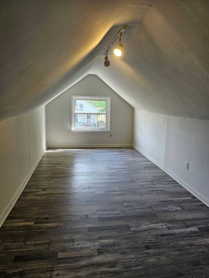 1514 E Illinois St - Photo 7 of 9