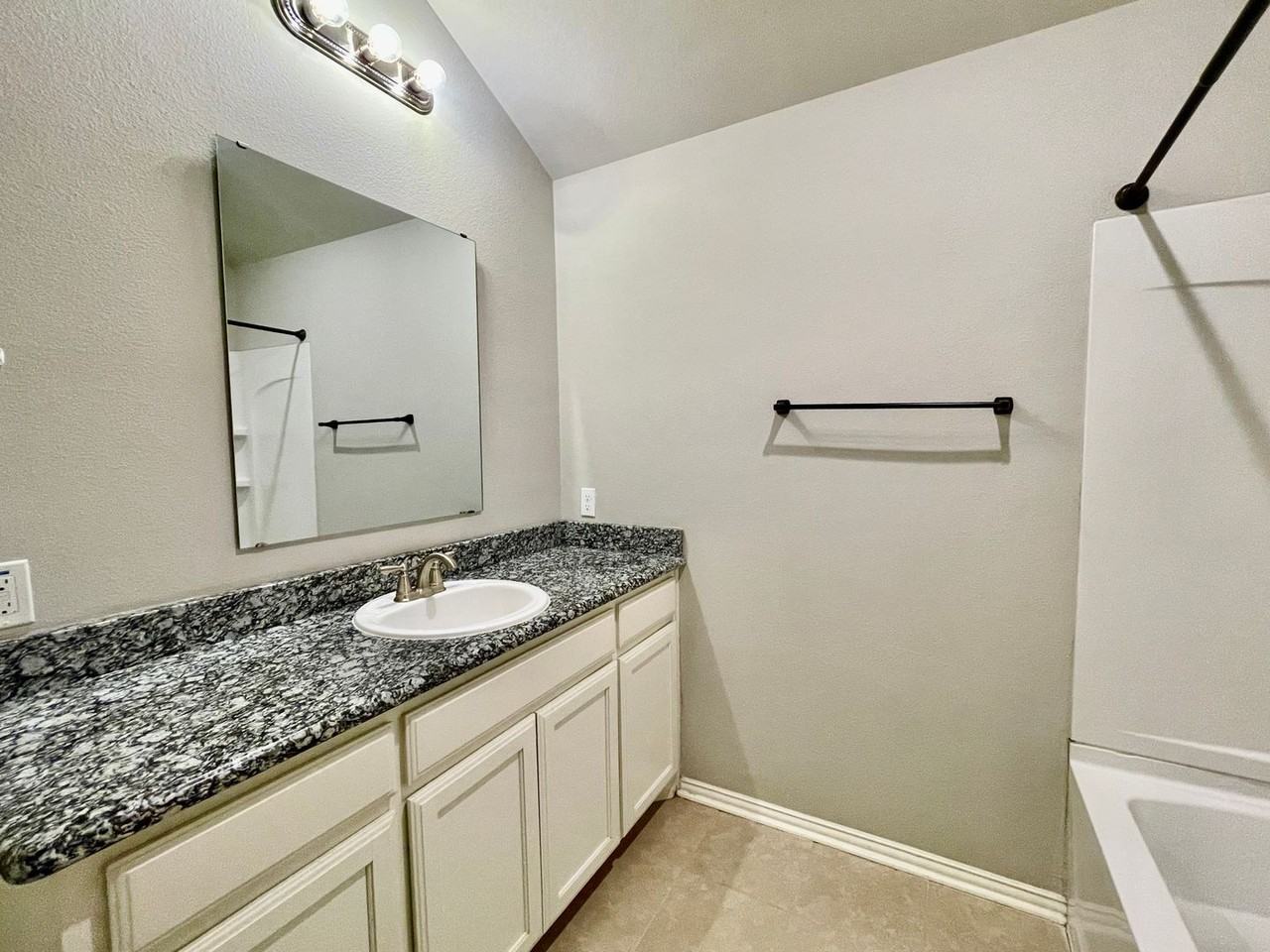 3115 N Hickory St - Photo 7 of 20
