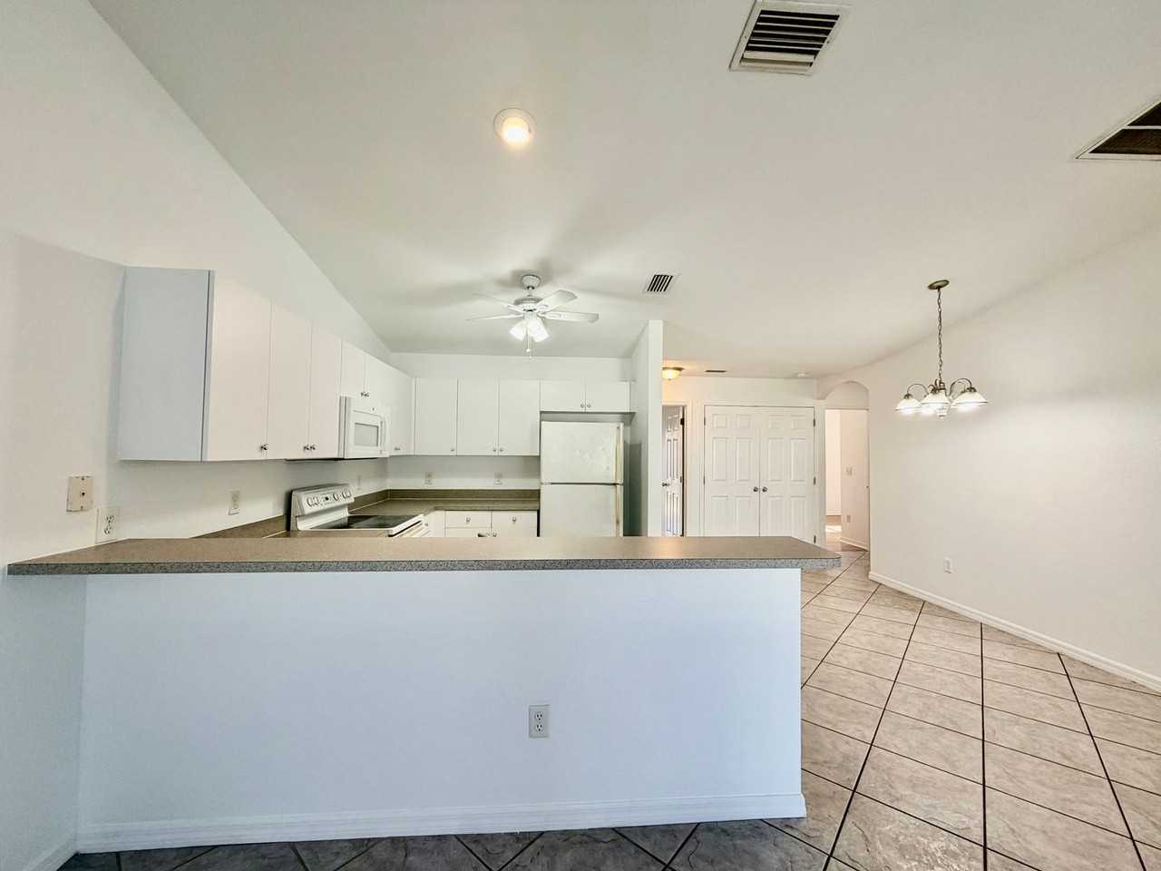 109 Ne 16th Pl - Photo 4 of 16