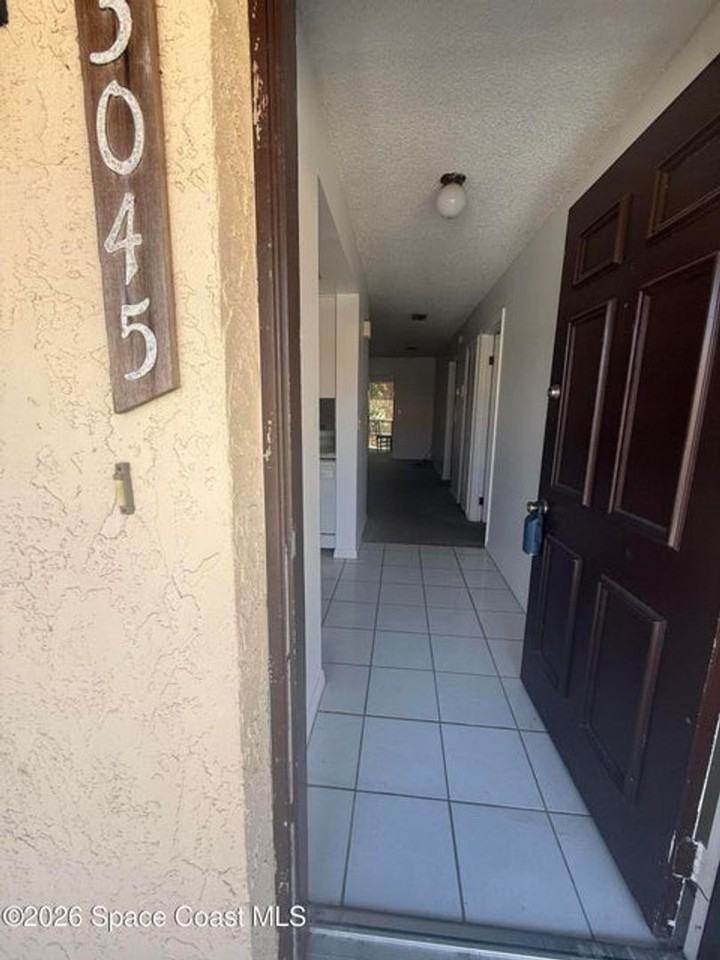 3045 Sir Hamilton Cir #11 - Photo 3 of 8