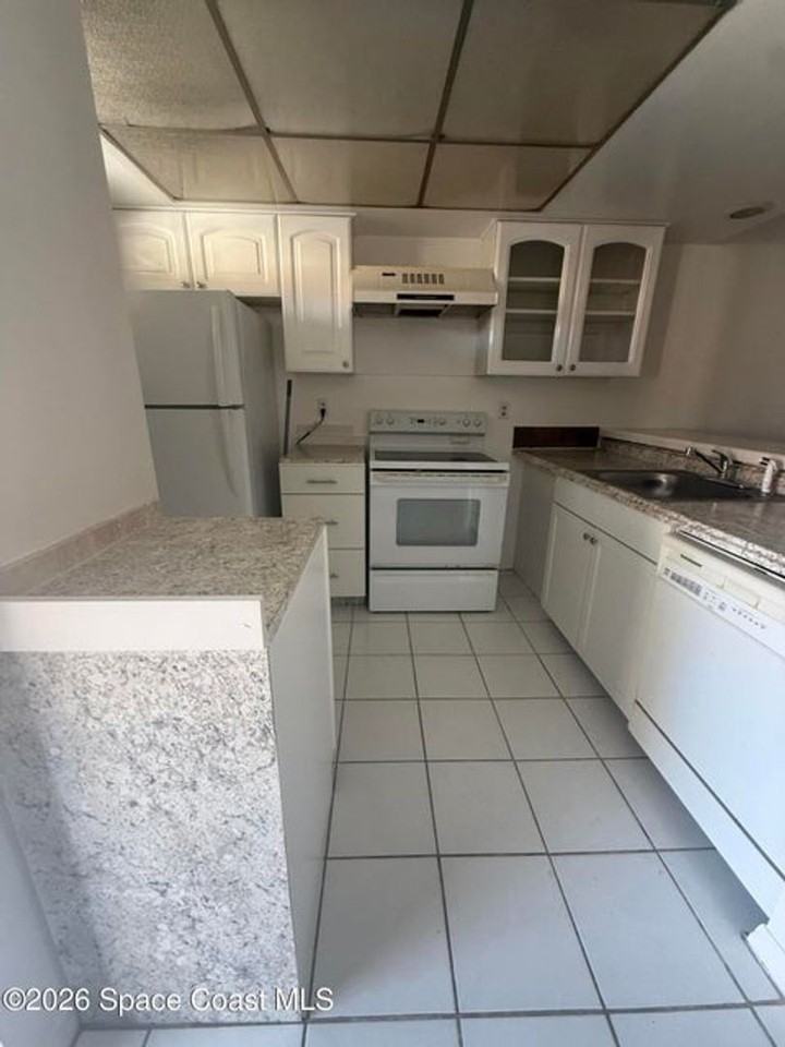 3045 Sir Hamilton Cir #11 - Photo 5 of 8