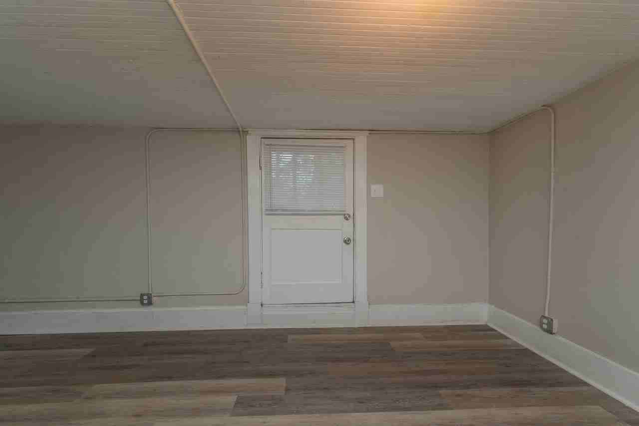 1545 Heath St - Photo 4 of 18