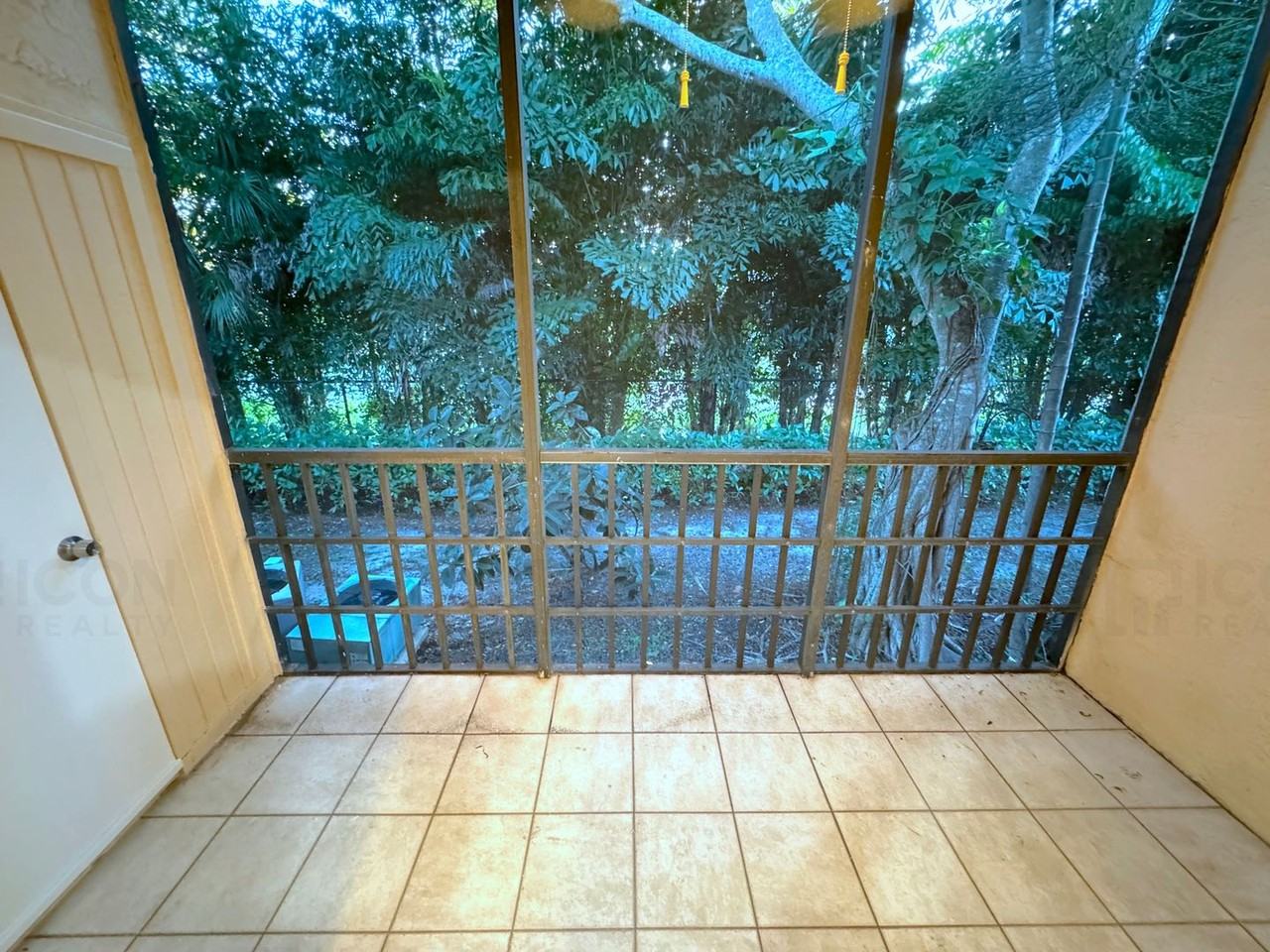 9120 Nw 40th St #18 - Photo 4 of 12