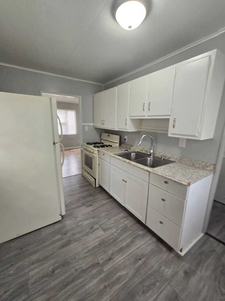 2418 N Centennial St - Photo 4 of 11