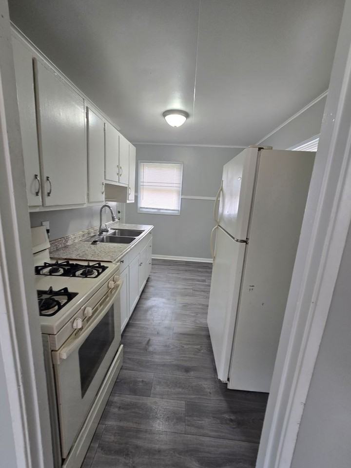 2418 N Centennial St - Photo 5 of 11