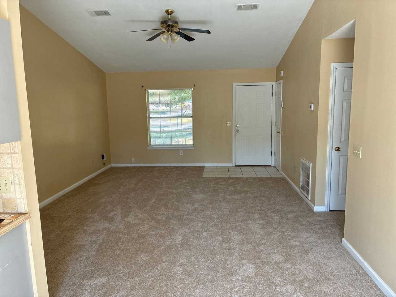 113 Lake Wellington Dr - Photo 3 of 22