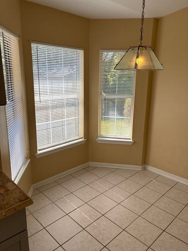 113 Lake Wellington Dr - Photo 4 of 22