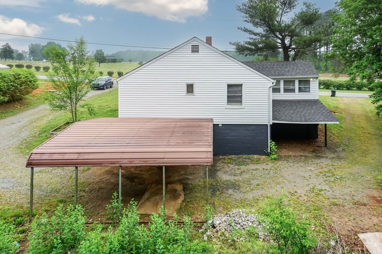 4042 S Church St - Photo 4 of 16