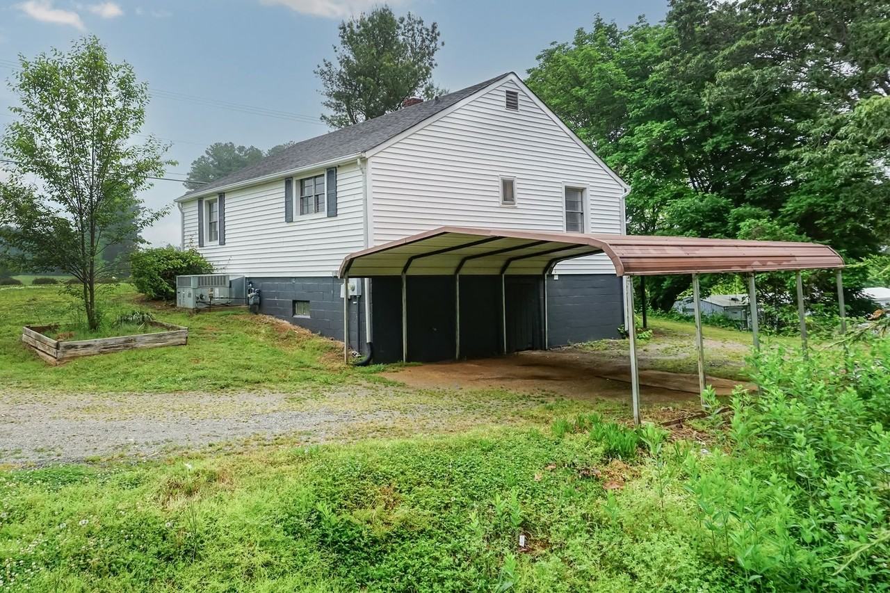 4042 S Church St - Photo 5 of 16