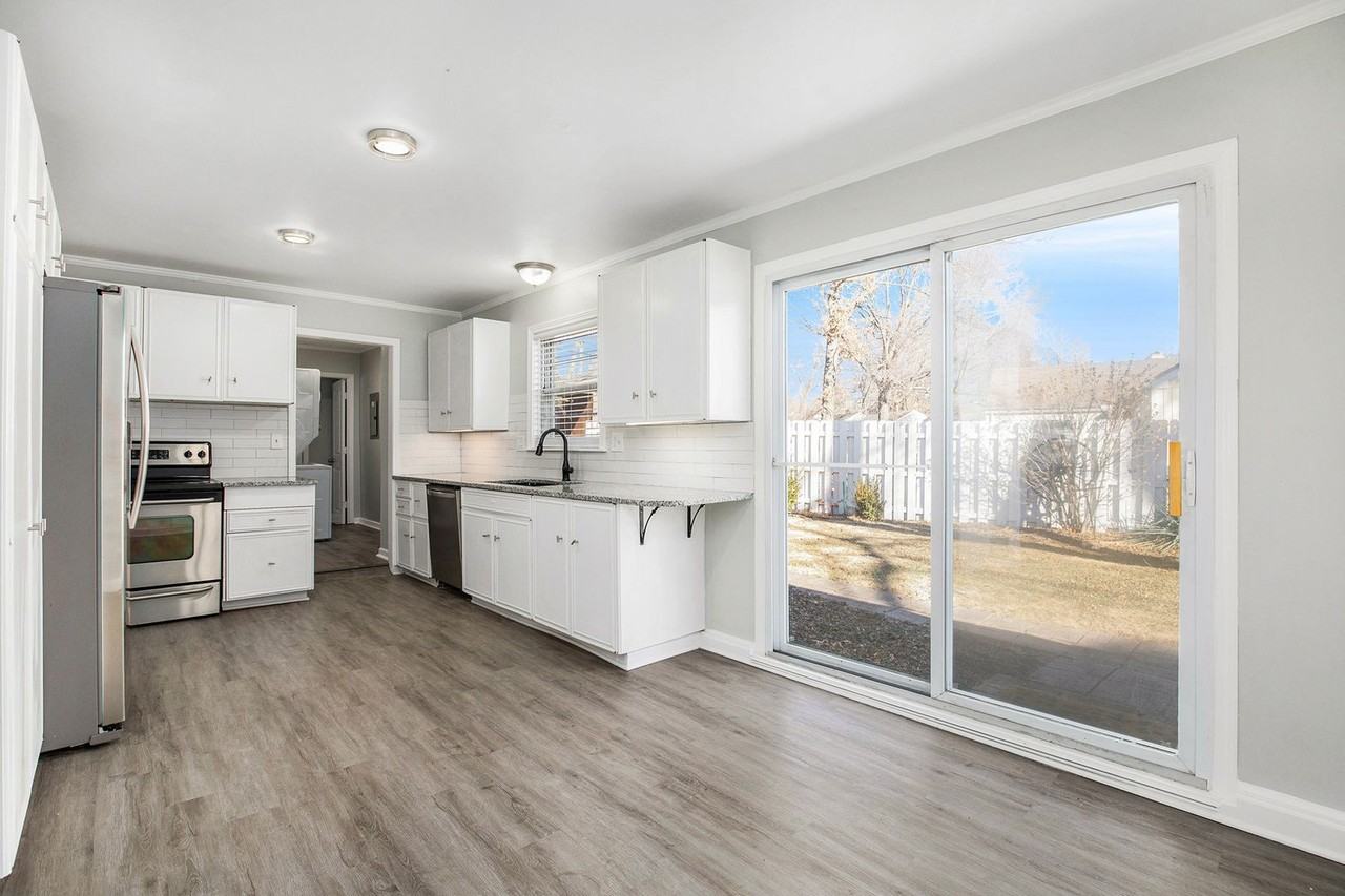 7543 Booth Dr - Photo 4 of 17