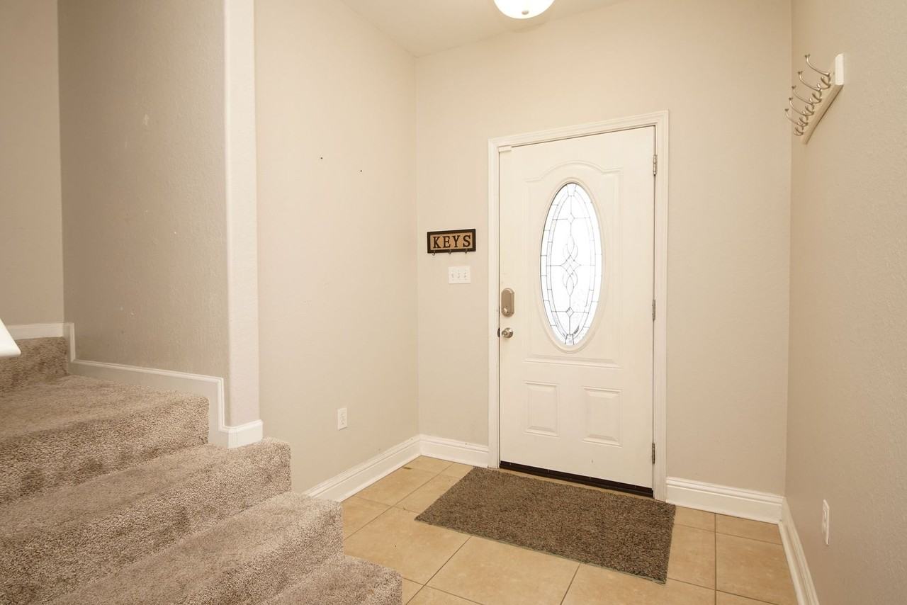 125 Farrah Ave - Photo 3 of 36