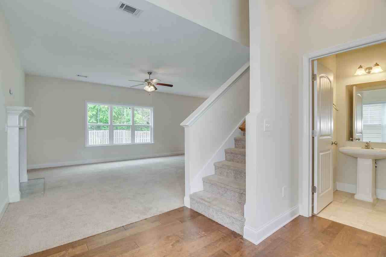 2447 Newbury Ave - Photo 5 of 30