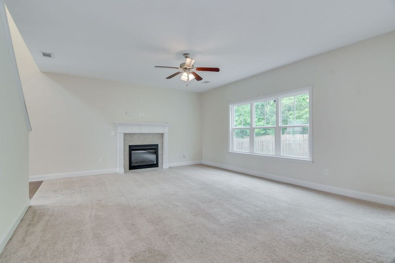 2447 Newbury Ave - Photo 7 of 30