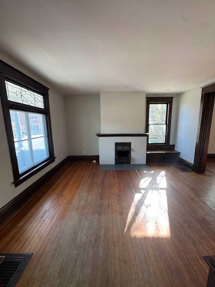 901 W Main St - Photo 2 of 11