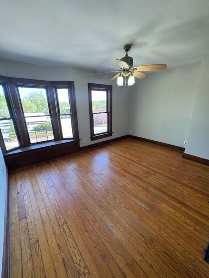 901 W Main St - Photo 5 of 11