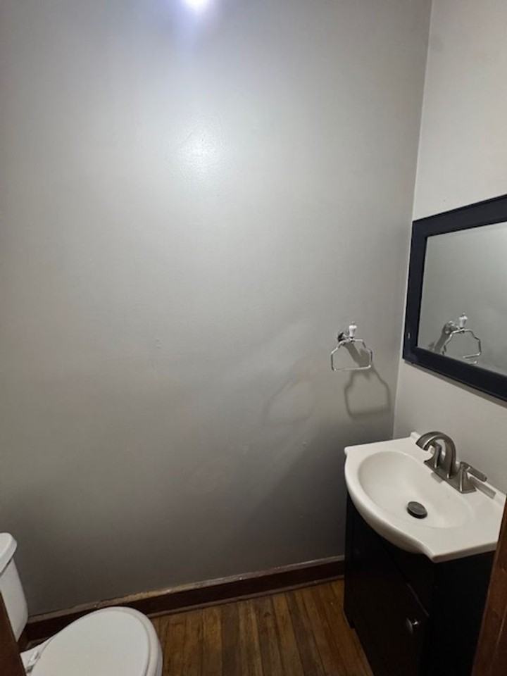 901 W Main St - Photo 7 of 11