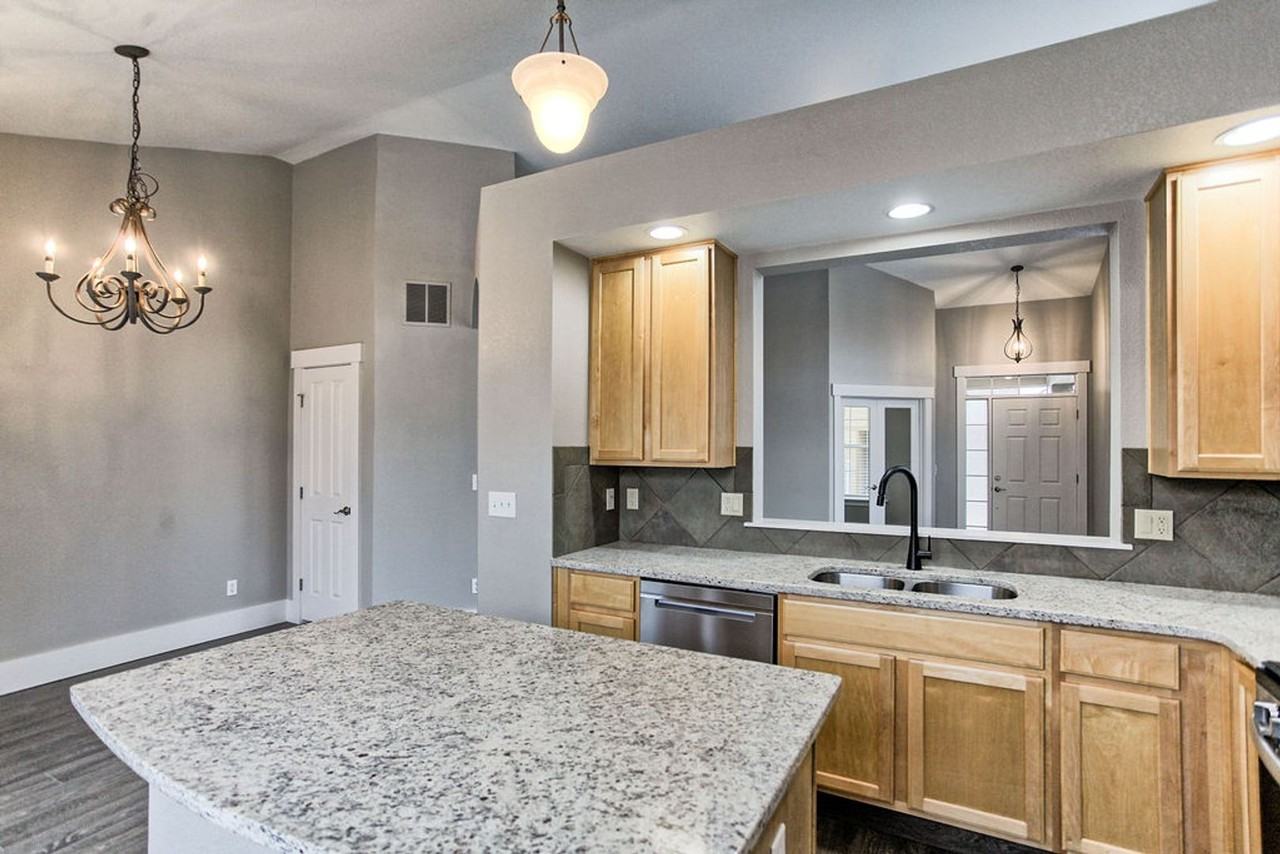 4133 Plum Creek Dr - Photo 2 of 32