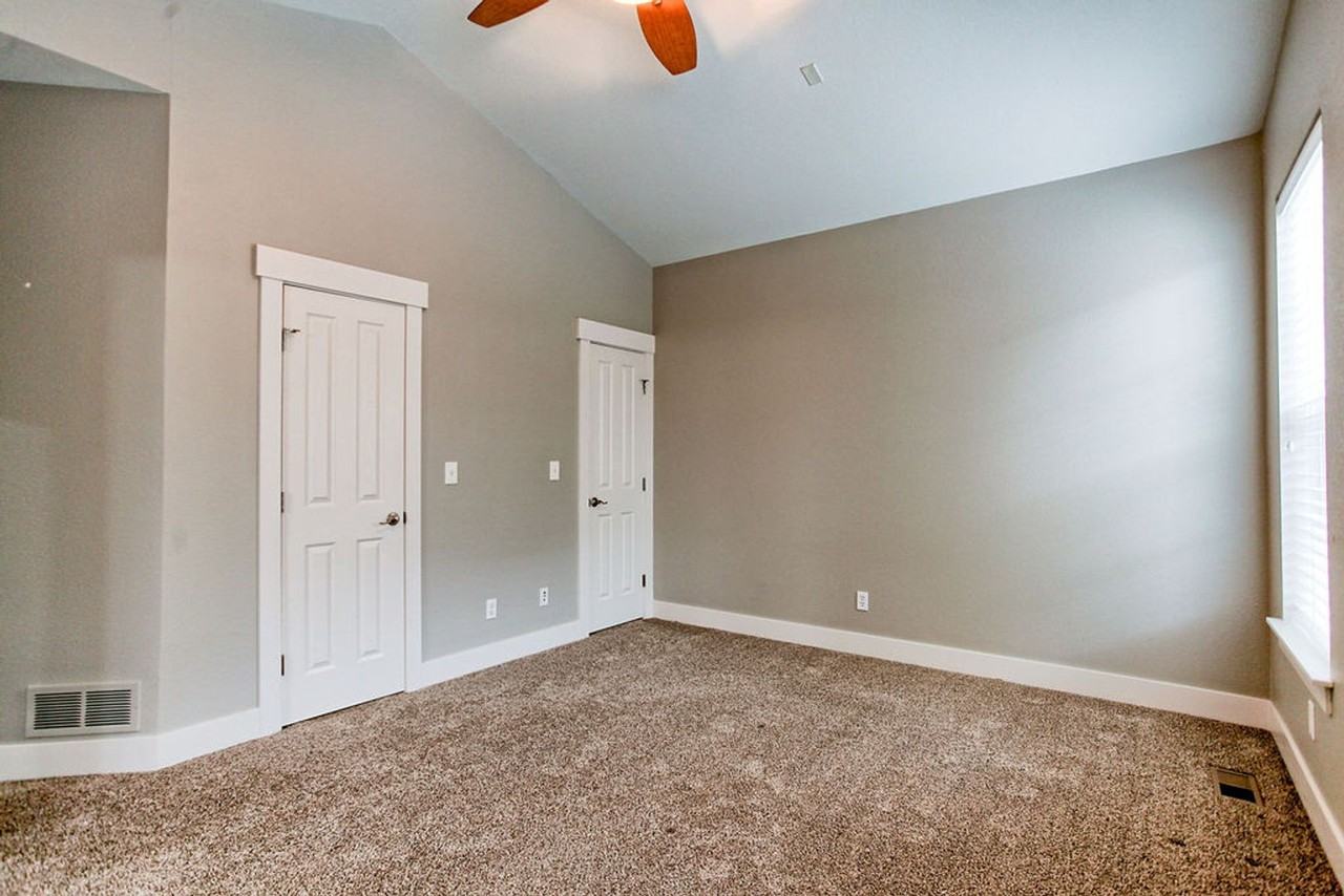 4133 Plum Creek Dr - Photo 6 of 32