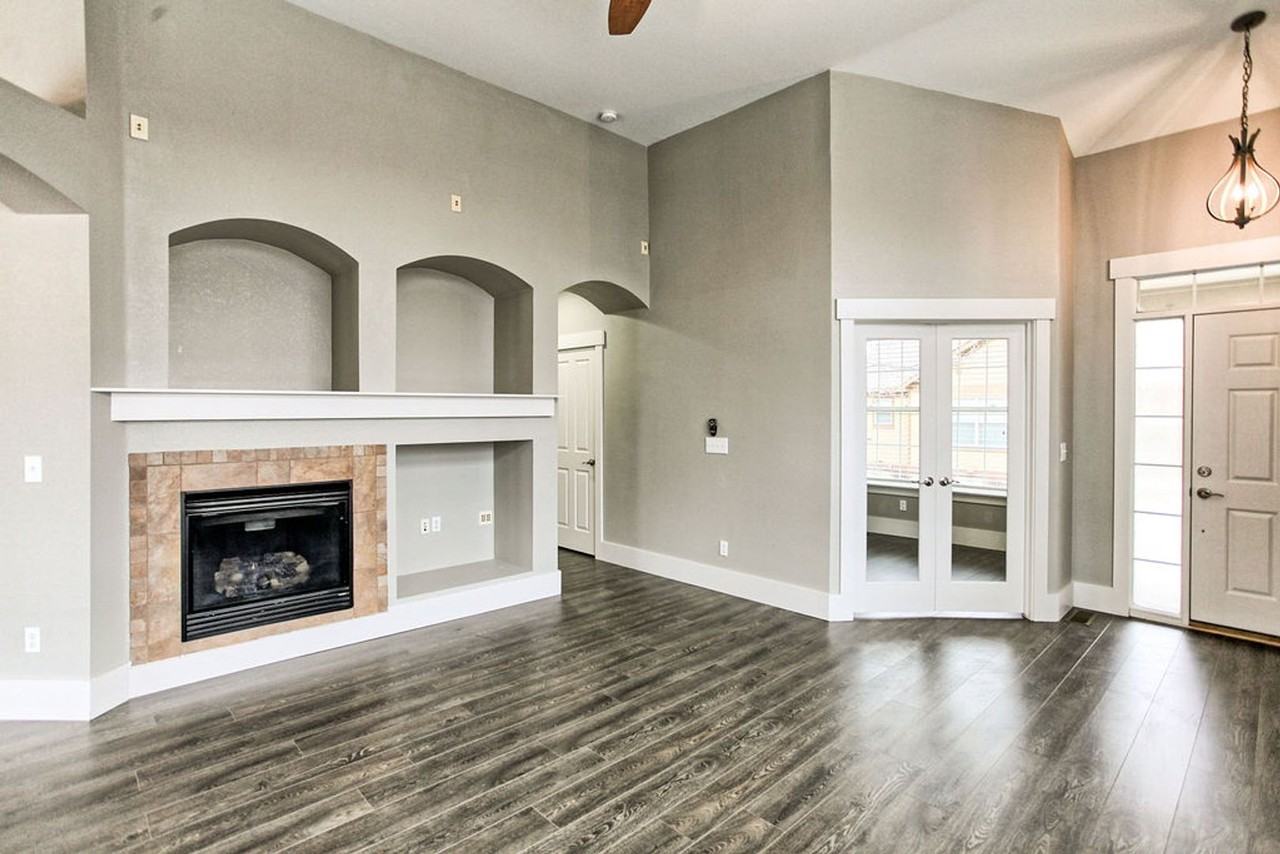 4133 Plum Creek Dr - Photo 2 of 32