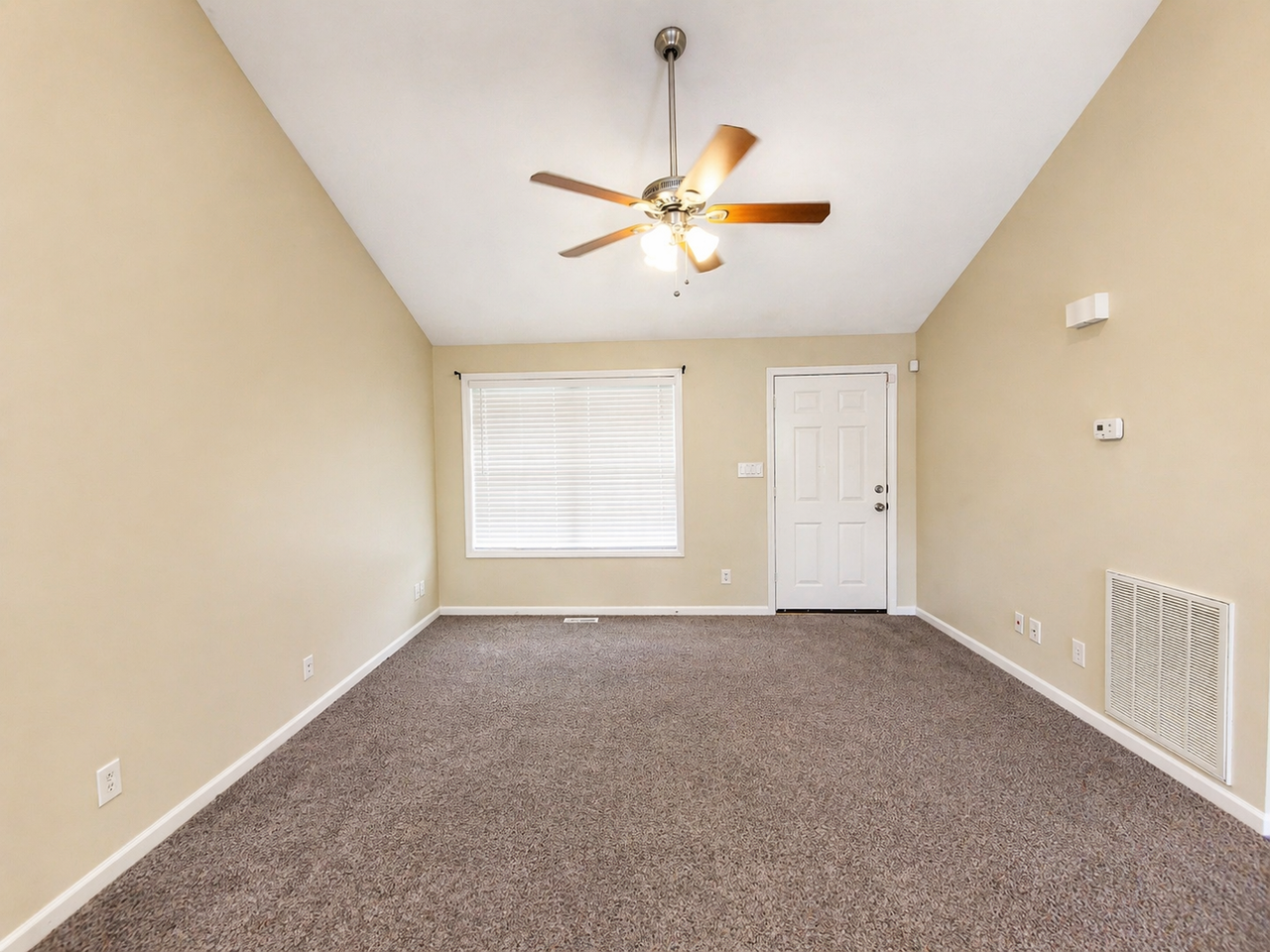 994 Bobcat Dr - Photo 2 of 32