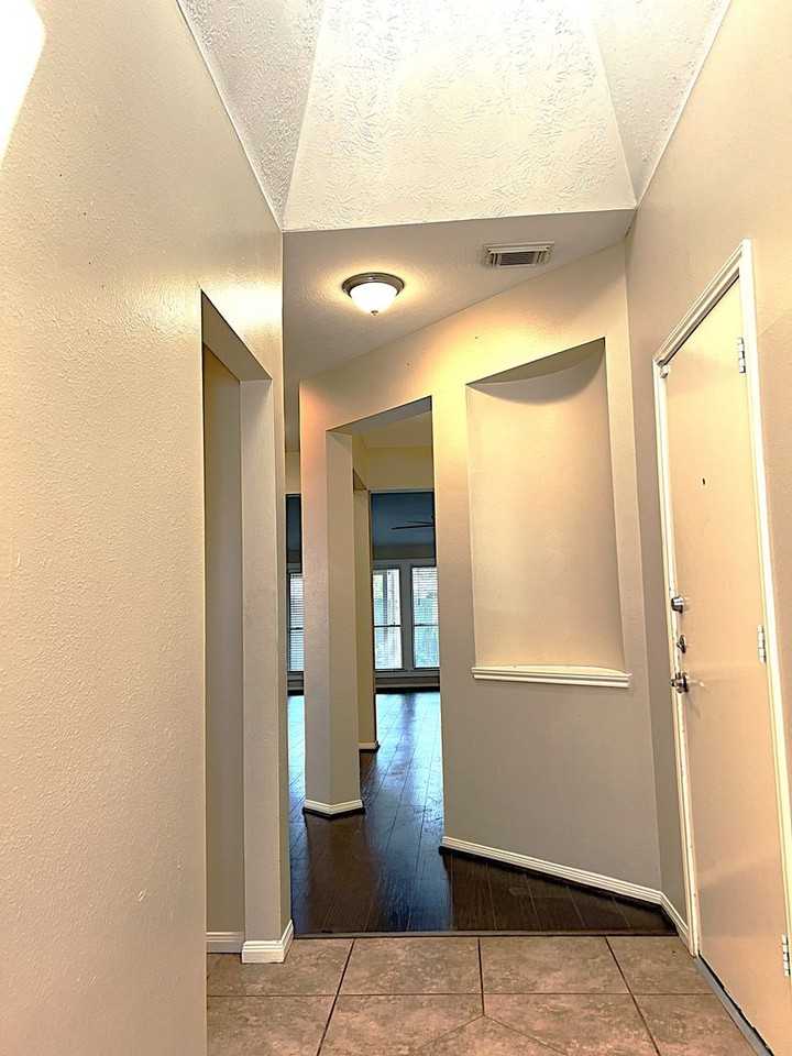 4910 Linden Pl - Photo 2 of 46