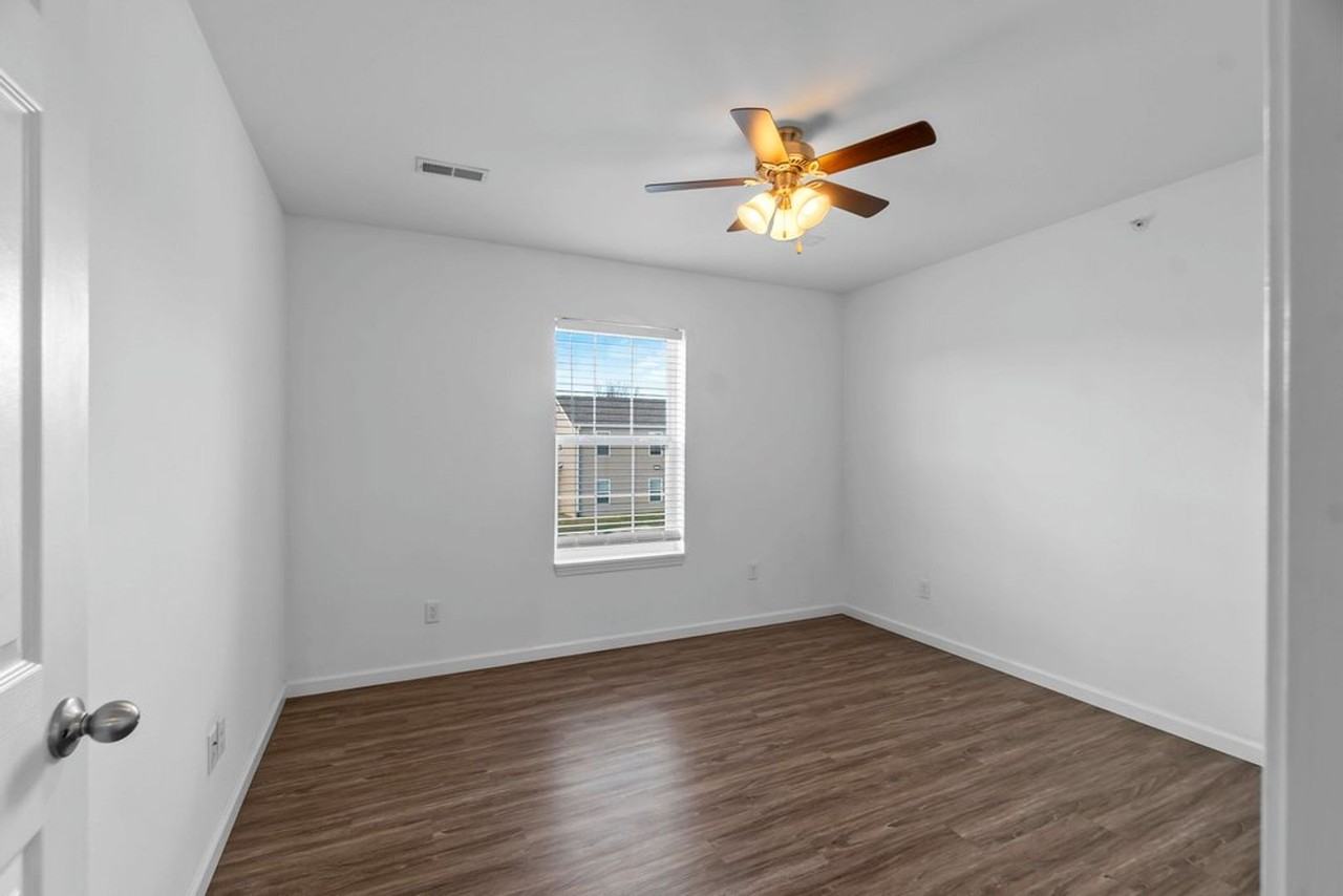 Grand 1615, Bldg 200 - Photo 6 of 28