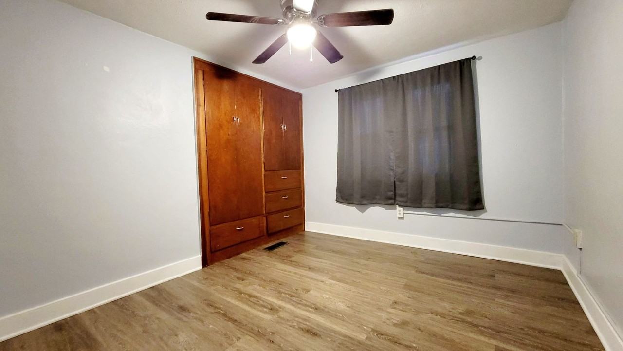 1202 W 7th St - Photo 5 of 7