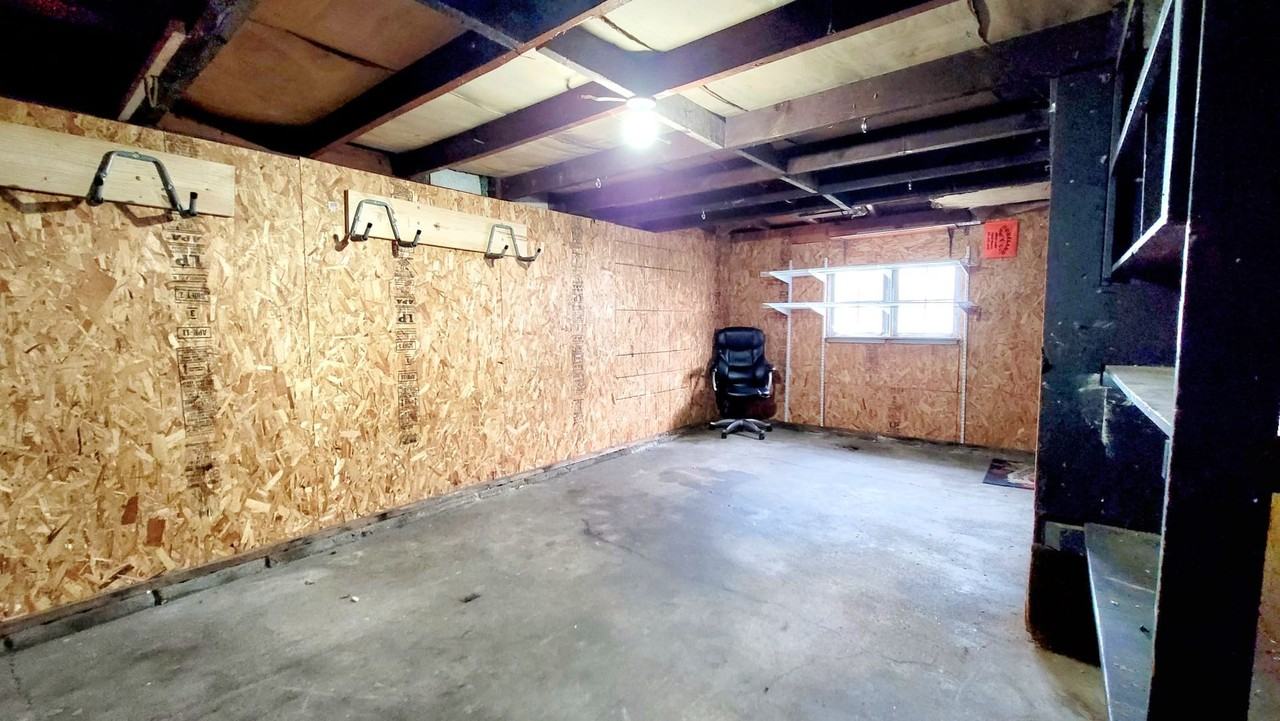 1202 W 7th St - Photo 6 of 7