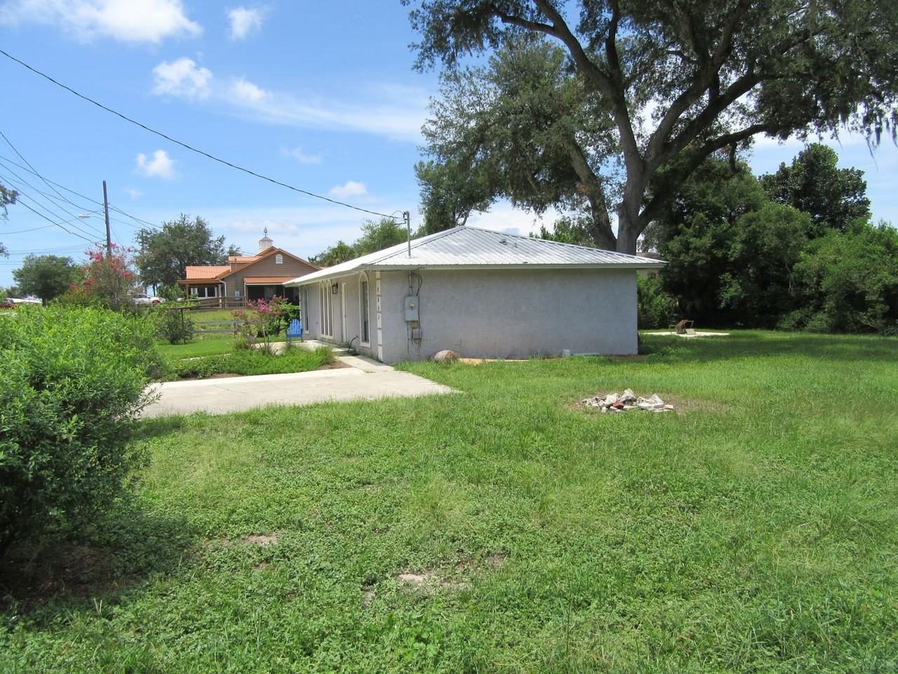 2602 W 12th St - Photo 2 of 24