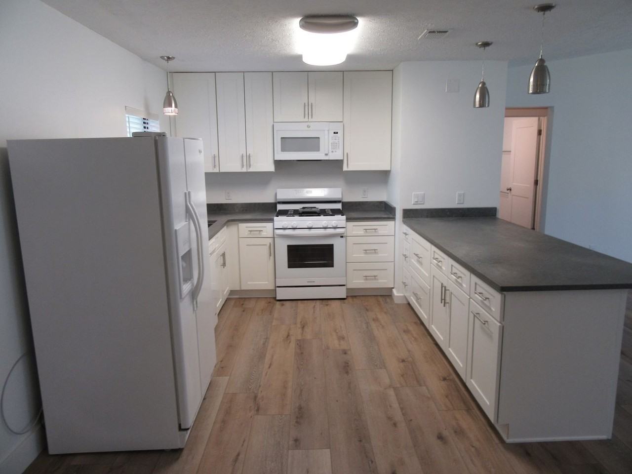 2602 W 12th St - Photo 6 of 24