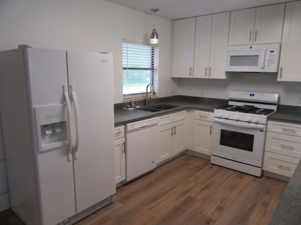 2602 W 12th St - Photo 7 of 24