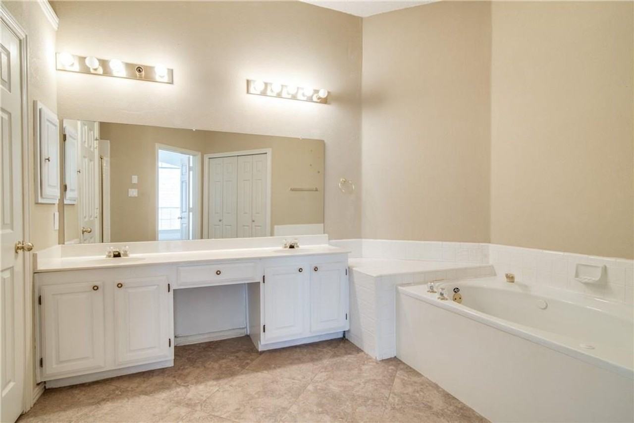 11017 Knoxville Ln - Photo 2 of 11