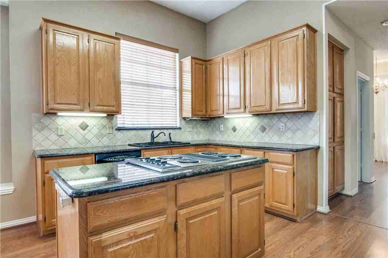 11017 Knoxville Ln - Photo 7 of 11