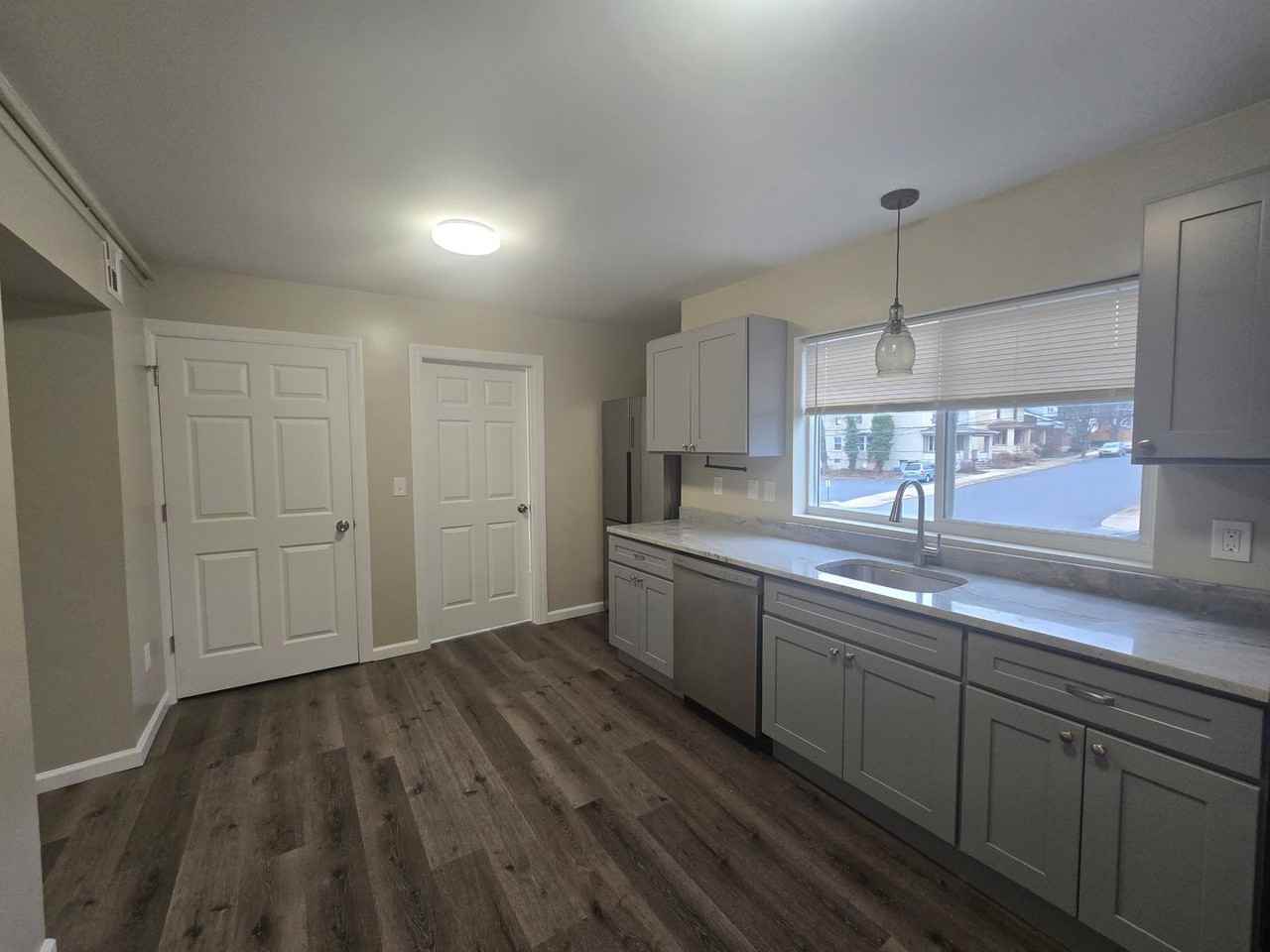 801 W Broad St #3 - Photo 2 of 9