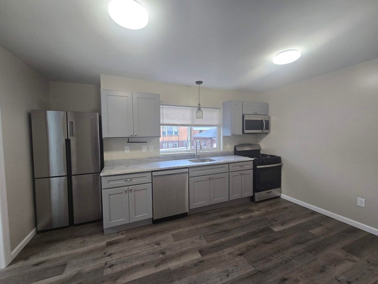 801 W Broad St #3 - Photo 3 of 9