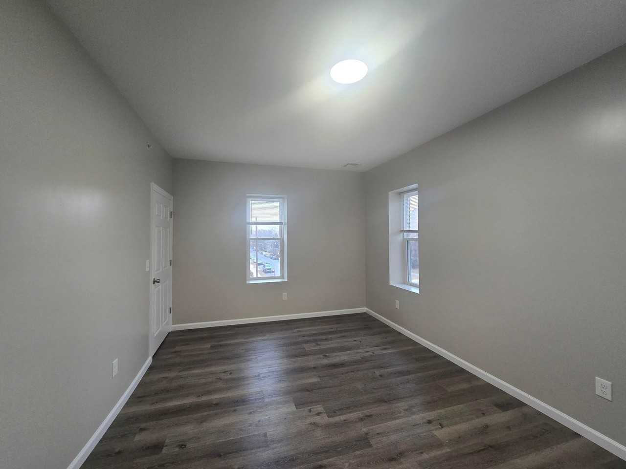 801 W Broad St #3 - Photo 4 of 9