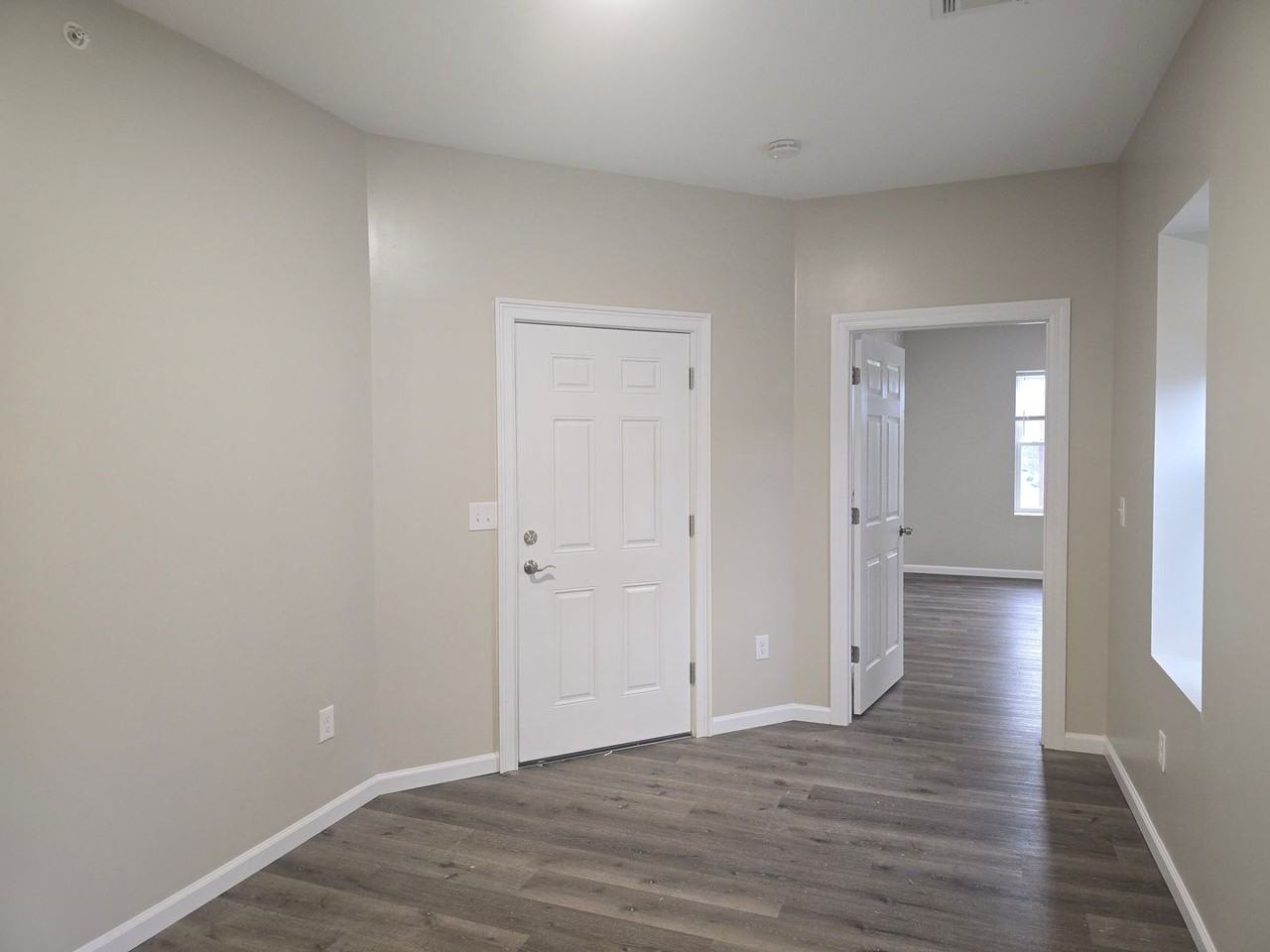 801 W Broad St #3 - Photo 5 of 9