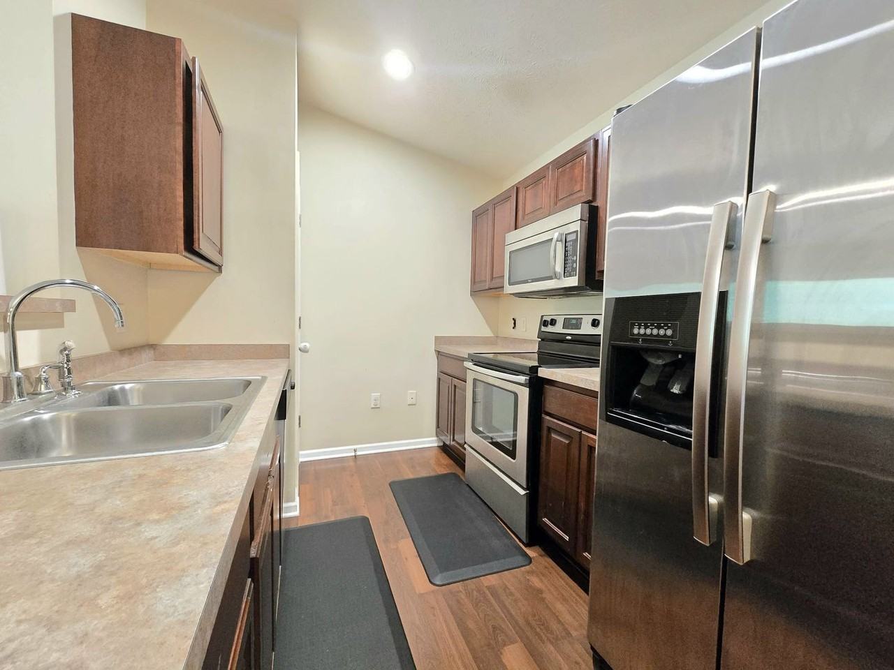 5640 Irish Way - Photo 4 of 14