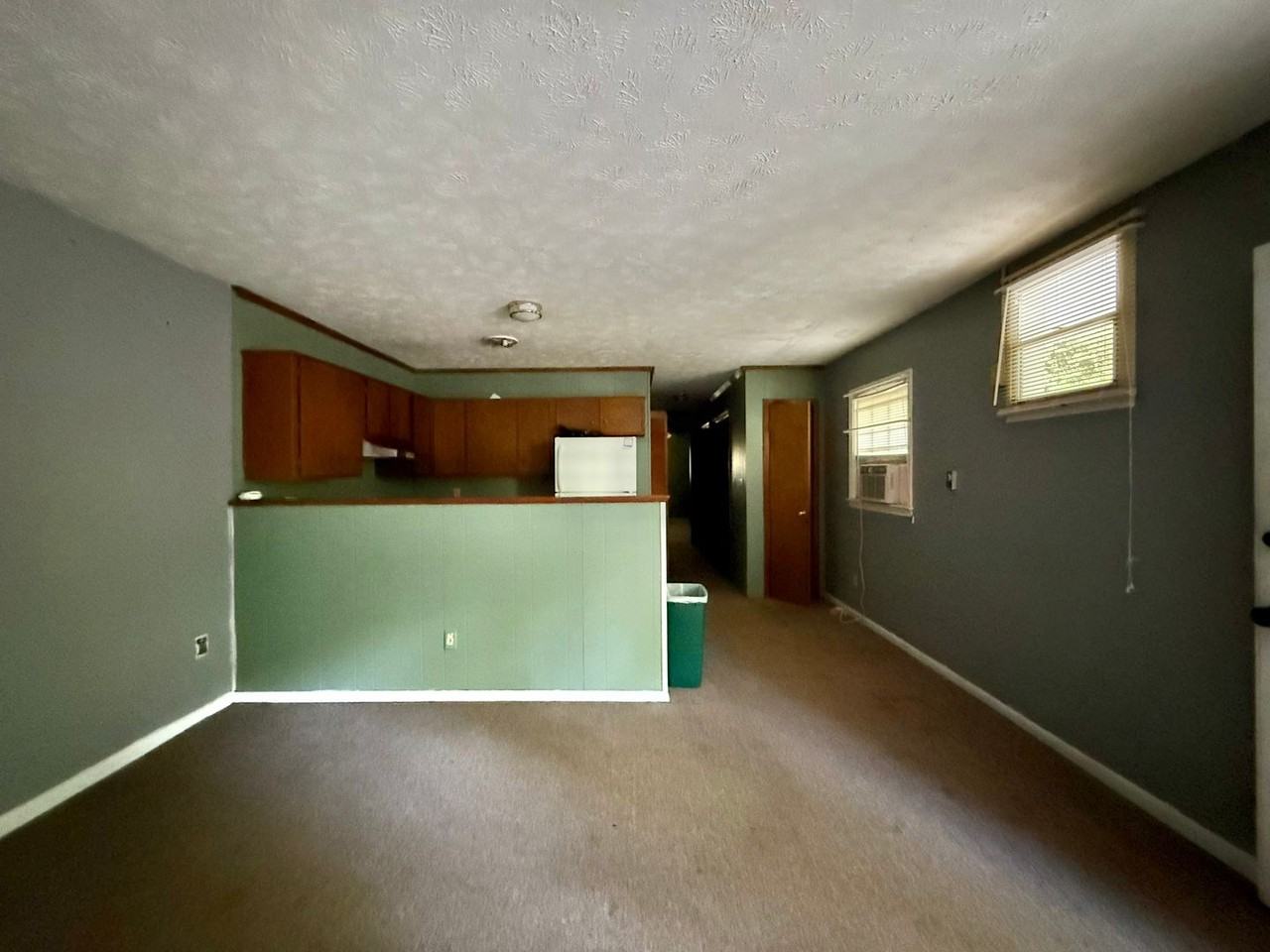 619 E Wade St - Photo 2 of 8