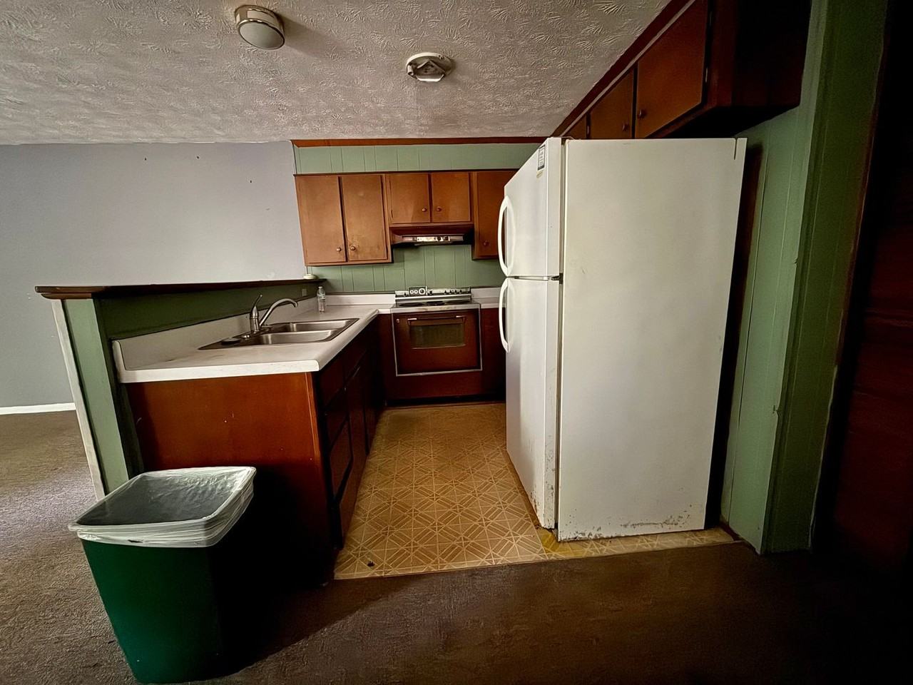 619 E Wade St - Photo 4 of 8