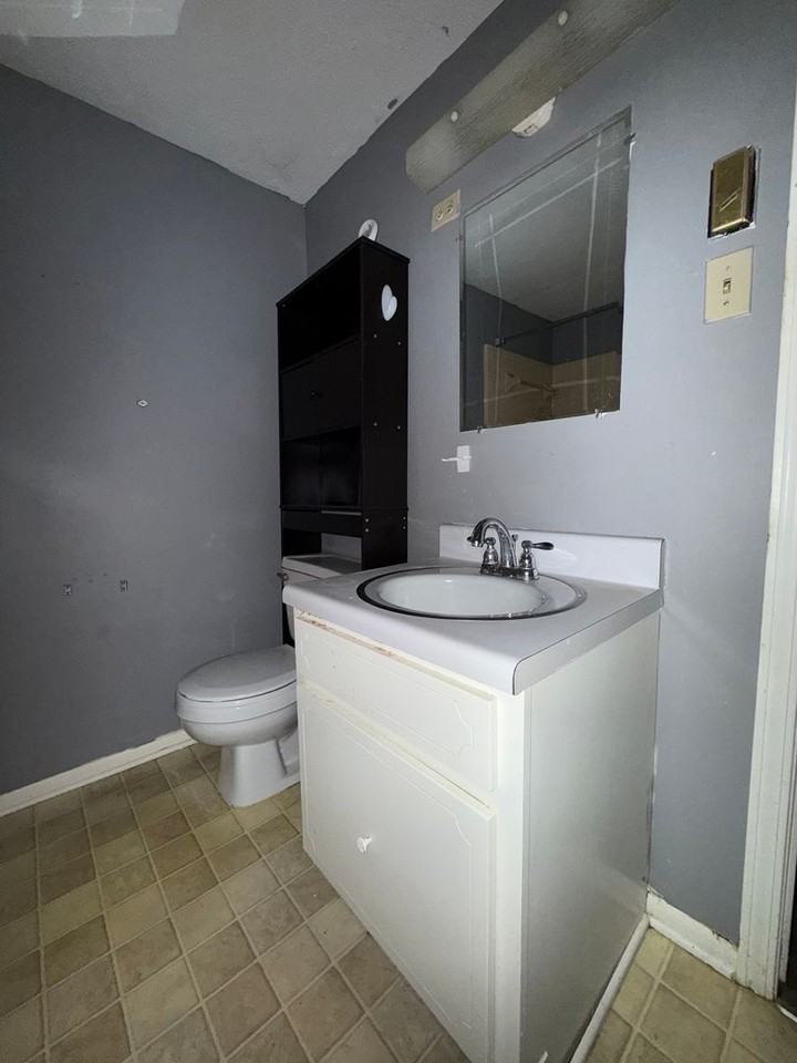 619 E Wade St - Photo 6 of 8