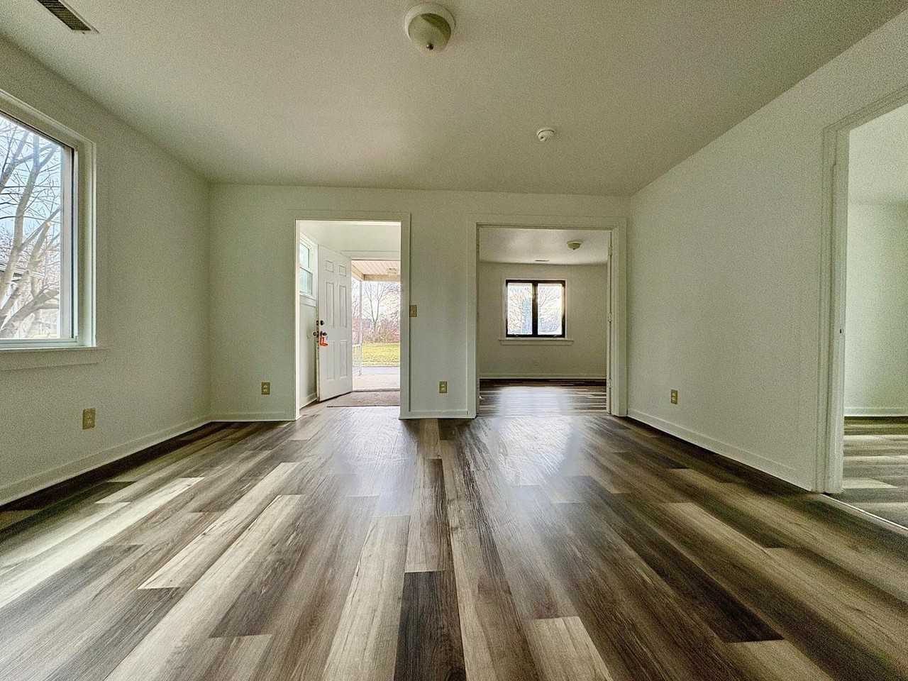 2117 Bertrand St - Photo 2 of 20