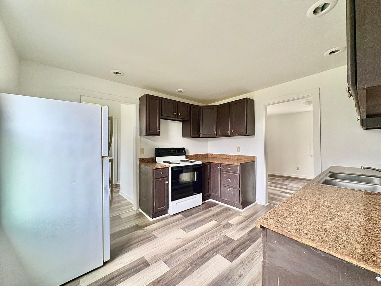 2117 Bertrand St - Photo 7 of 20